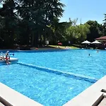 Ambassador - Free Parking Хотел 3*