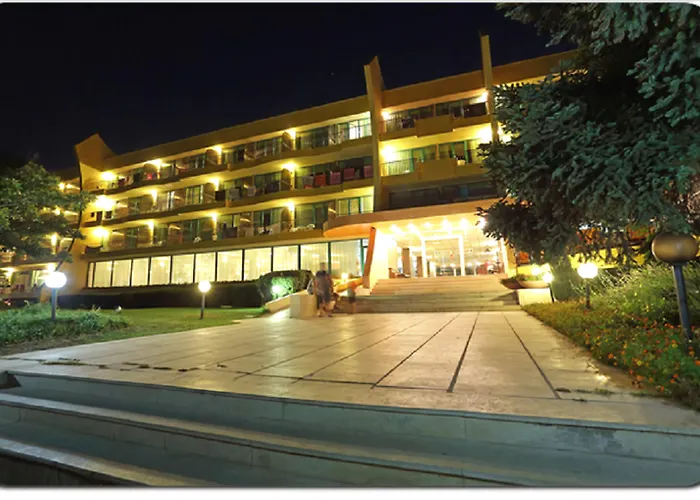 Ambassador - Free Parking Hotel