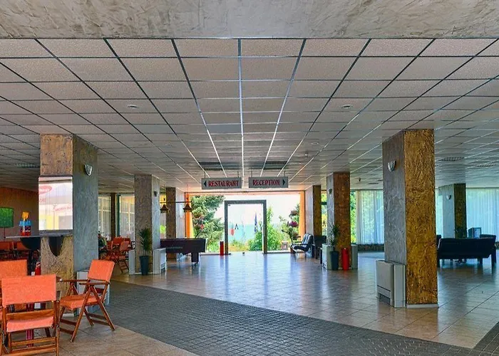 Ambassador - Free Parking Hotel 3*