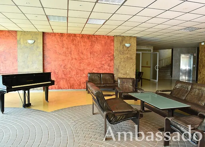 Ambassador - Free Parking Hotel 3*