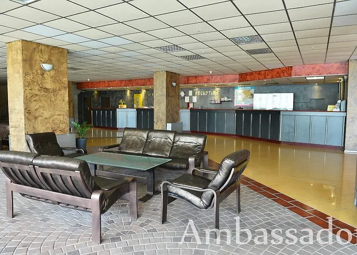 Ambassador - Free Parking Hotel