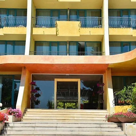 Ambassador - Free Parking Hotel 3*