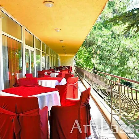 Ambassador - Free Parking Hotel 3*