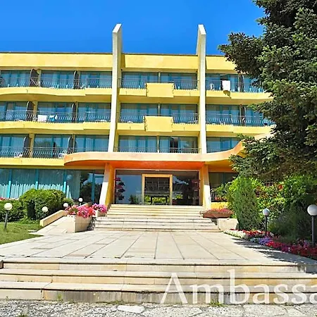 Ambassador - Free Parking Hotel