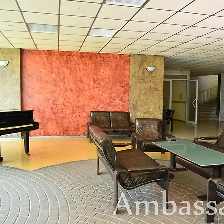 Ambassador فندق 3*