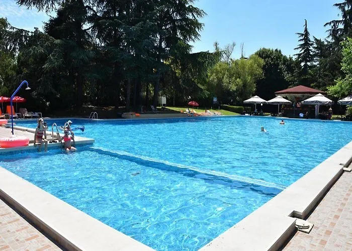 Ambassador - Free Parking Hotell 3*