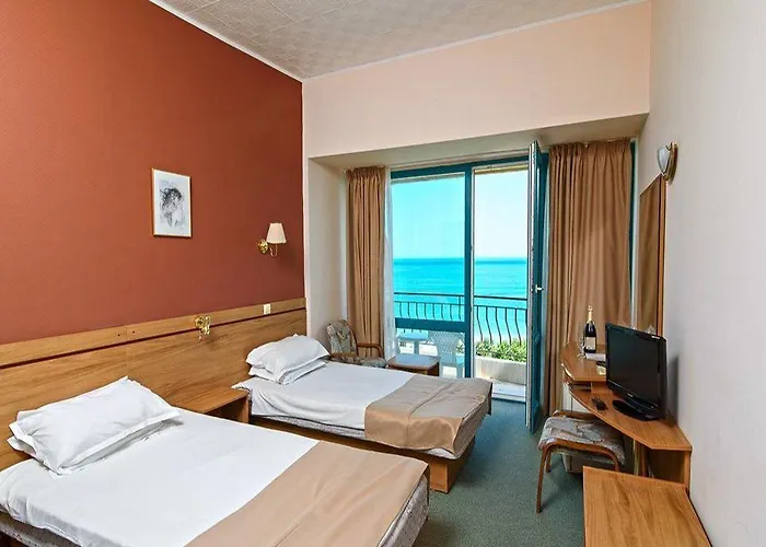 Ambassador - Free Parking Hotell